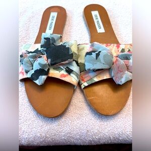 🌴LNWOT🌴Steve Madden🌴Sandals🌴10🌴